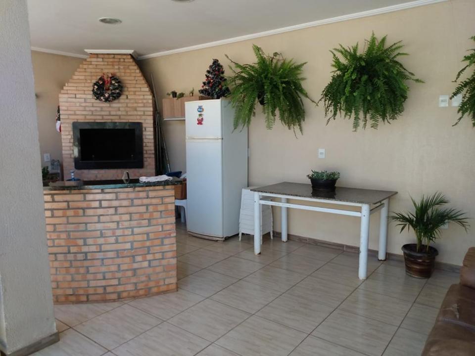 Edicula Com Um Quarto Banheiro E Piscina E Lazer Foz do Iguaçu Buitenkant foto
